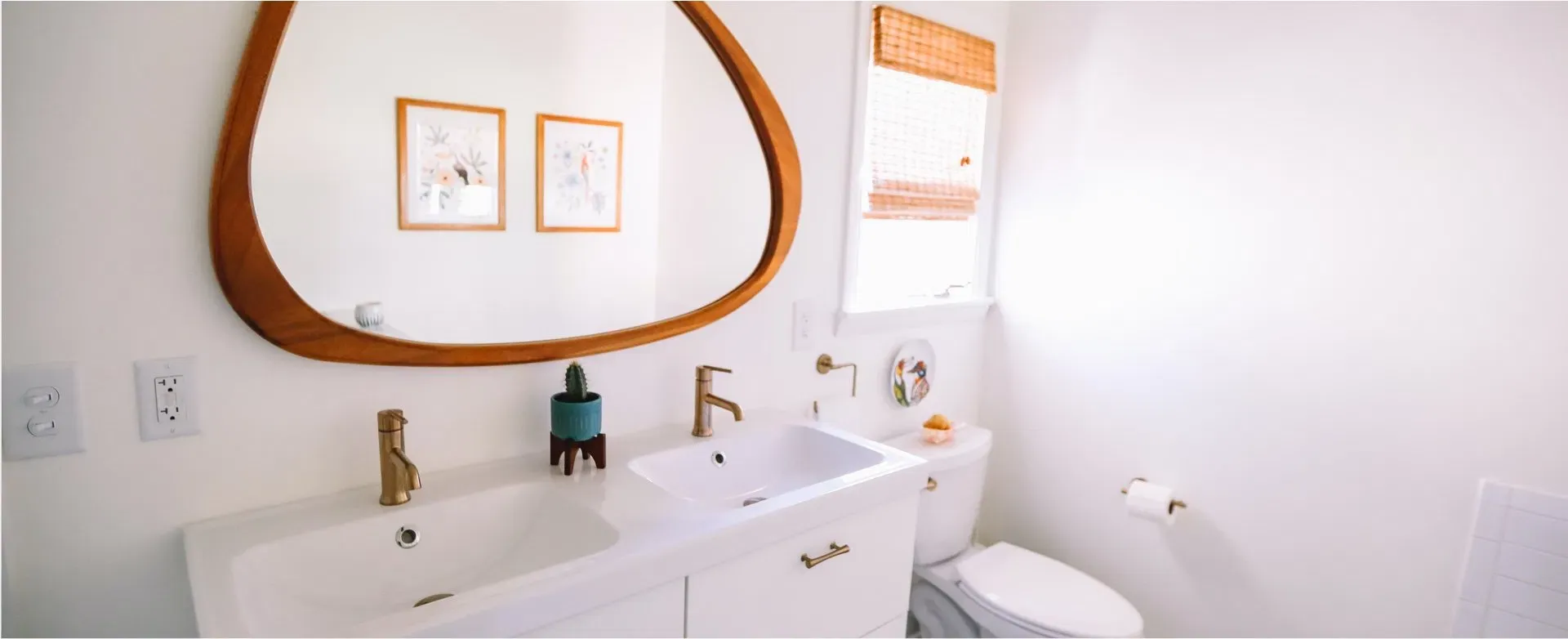 Bathroom renovation with a sculptural wood mirror